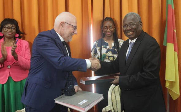 Learn how to buy gold from Cameroon legally in 2026. Discover CEMAC buyers permit, export regulations, verified suppliers, and safe gold import to Dubai, USA, Europe & Asia.